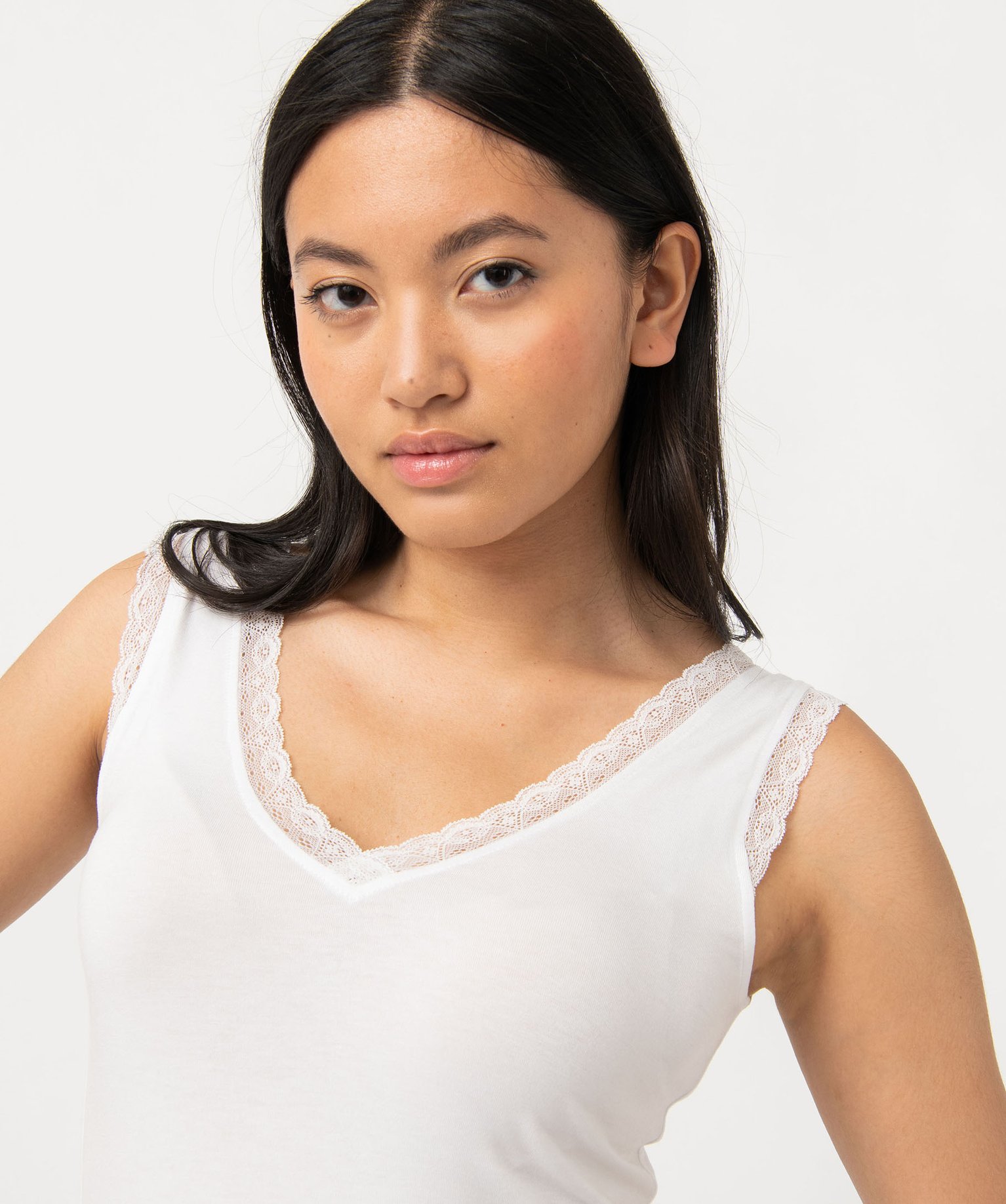 Débardeur femme avec décolleté en V en dentelle blanc | GEMO