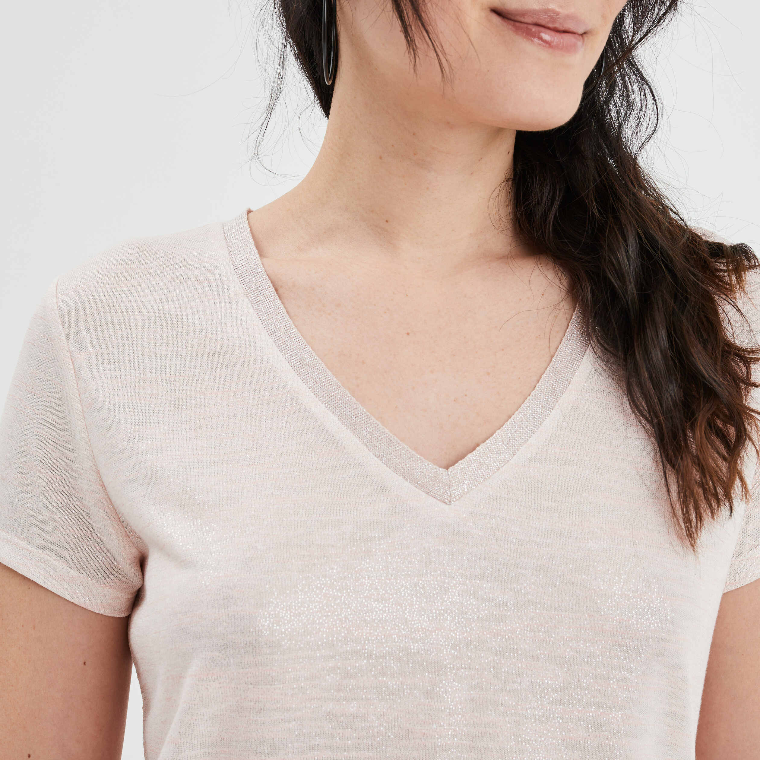 T-shirt col en V à bande métallisée rose clair femme | La Halle