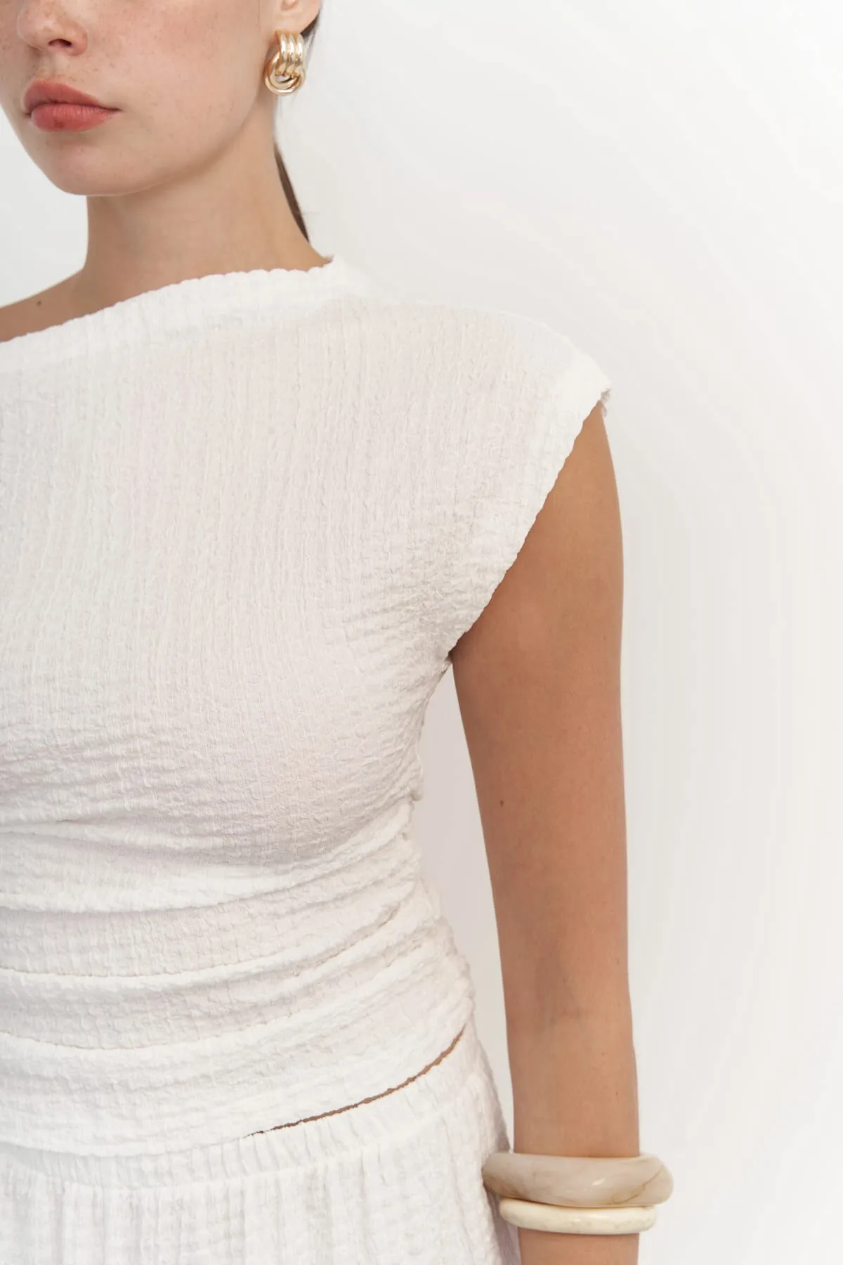 MAİ COLLECTİON  Sona – Weißes, asymmetrisches Blusen-Hosen-Set