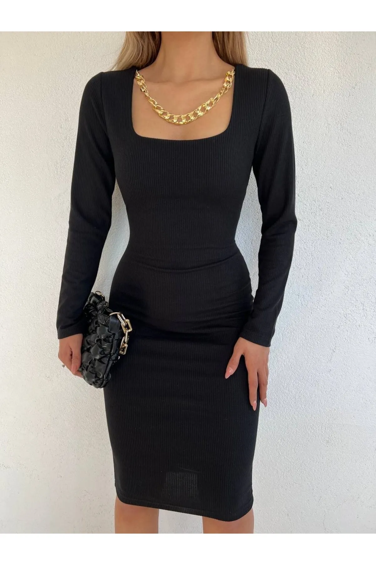 Modamorfo  Midikleid mit quadratischem Kragen und Halskette