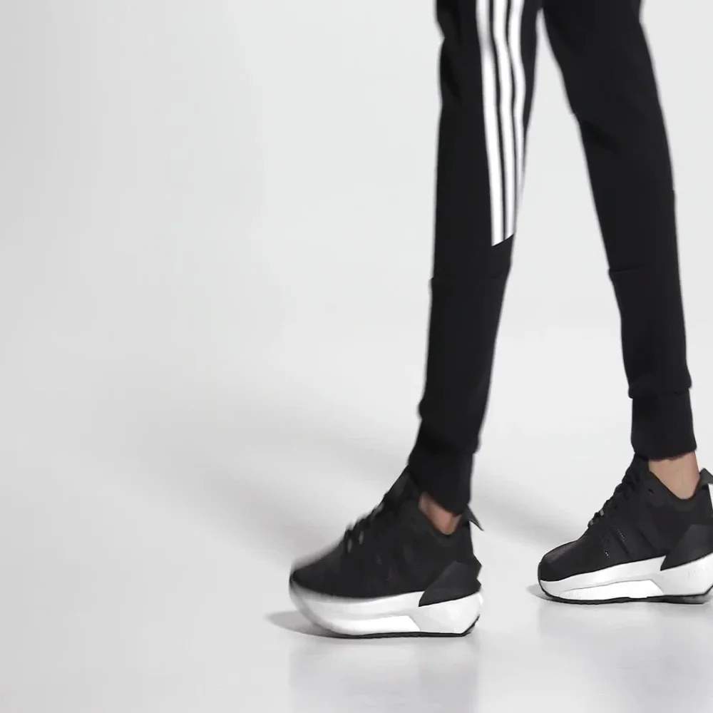 adidas Avryn HP5968 / schwarz