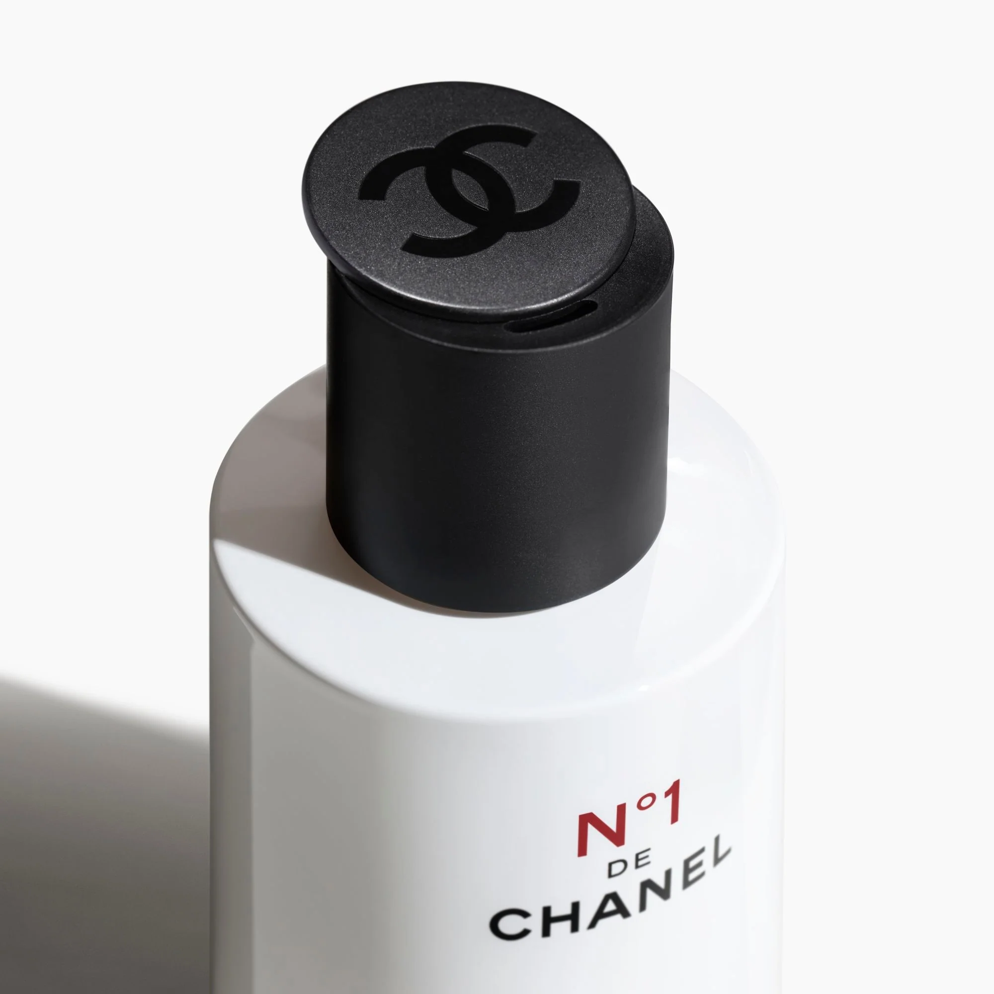 N°1 DE CHANEL GAIVINAMASIS LOSJONAS – ENERGIZUOJA – RAFINUOJA – PUTLINGA