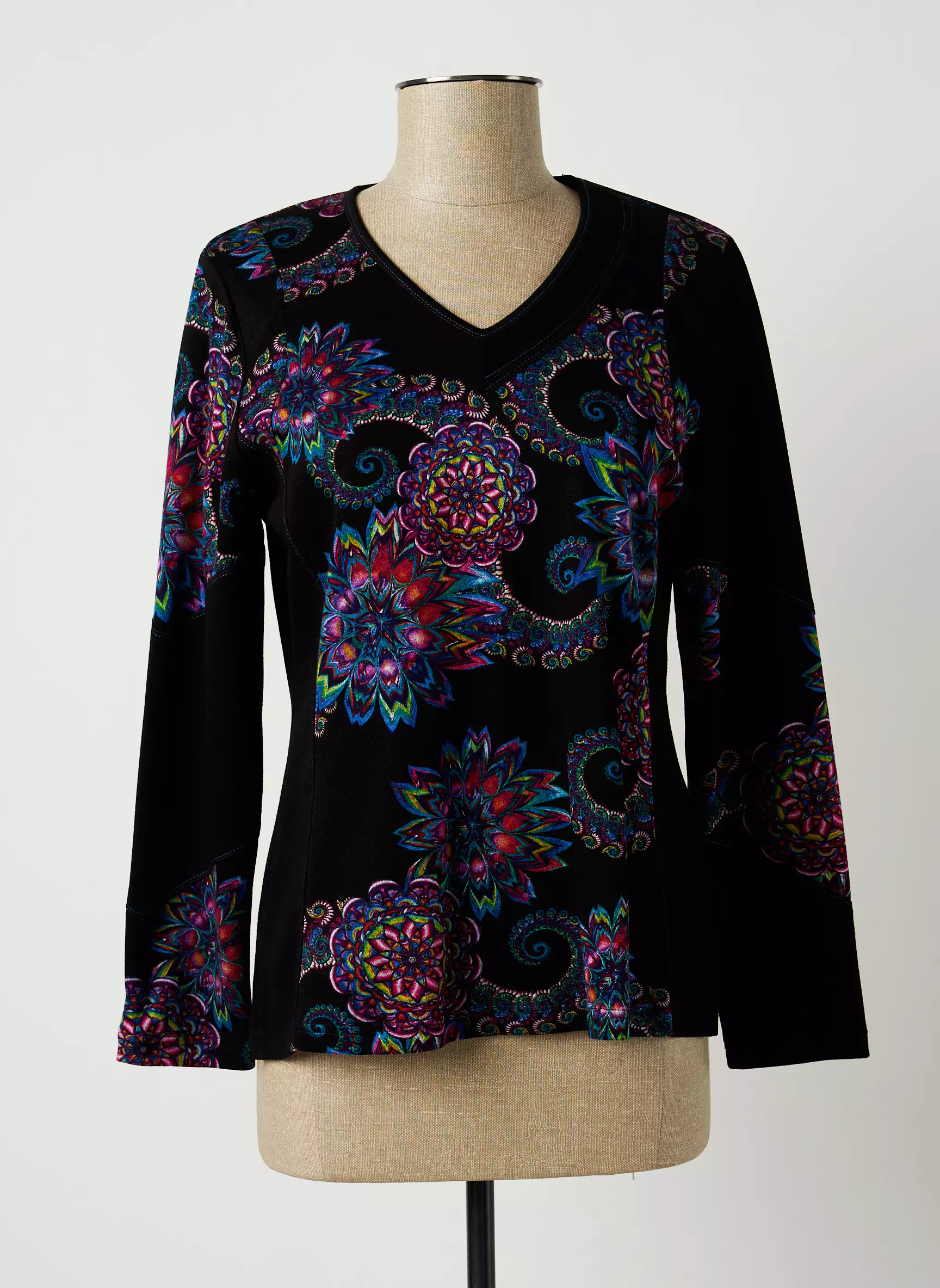 Guy Dubouis Tshirts Femme couleur noir