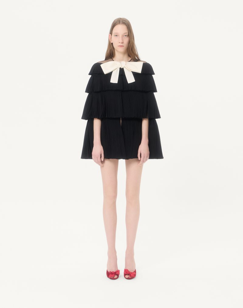 Capa de organza bordada