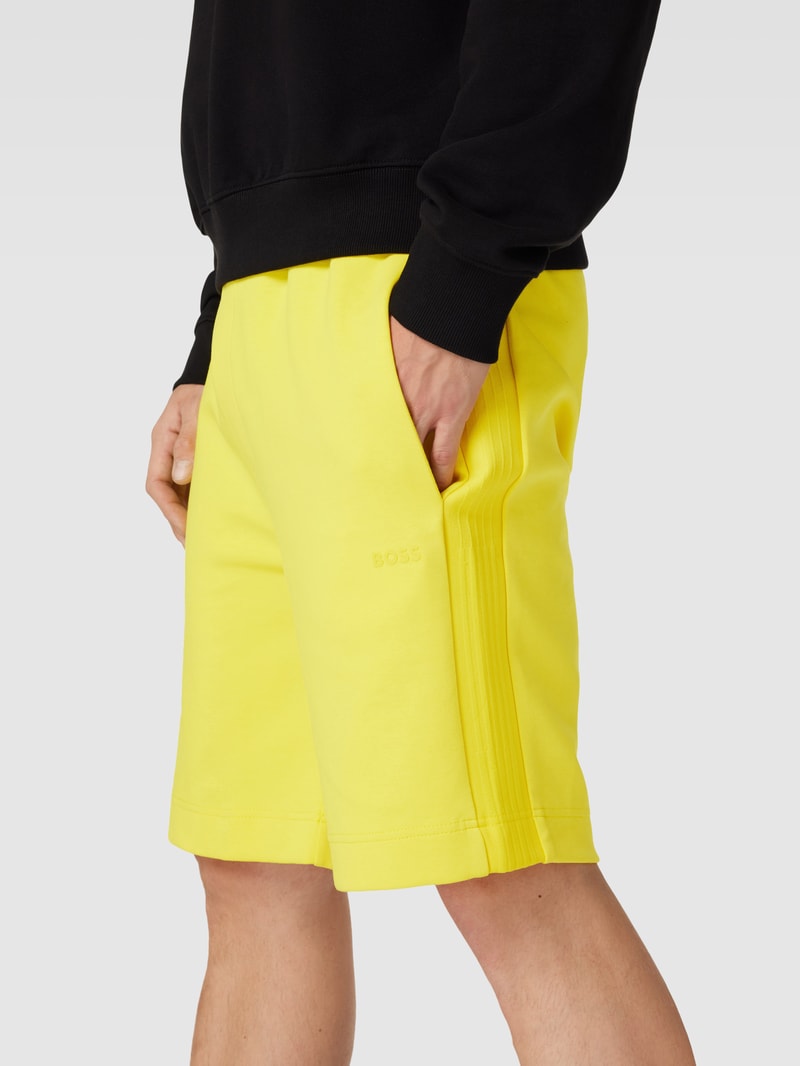 Sweatshorts mit Galonstreifen Modell 'Headlo' in gelb