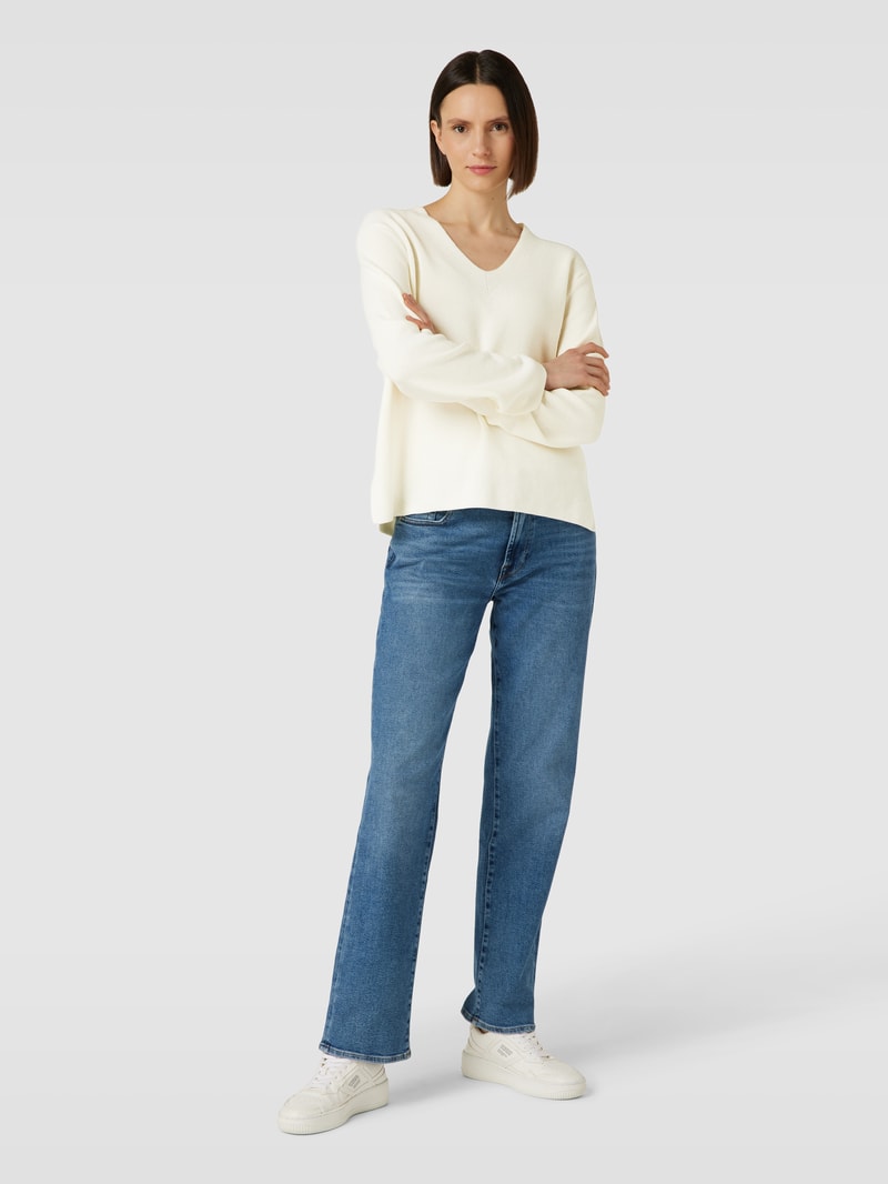 Strickpullover mit abgerundetem V-Ausschnitt in offwhite