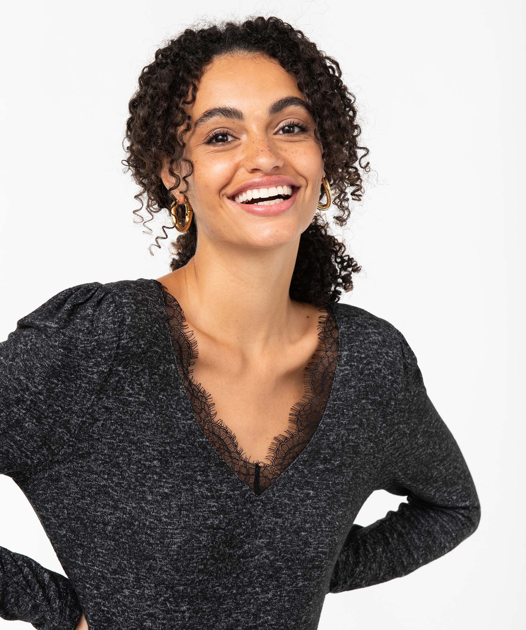 Tee-shirt à manches longues avec col V en dentelle femme noir | GEMO