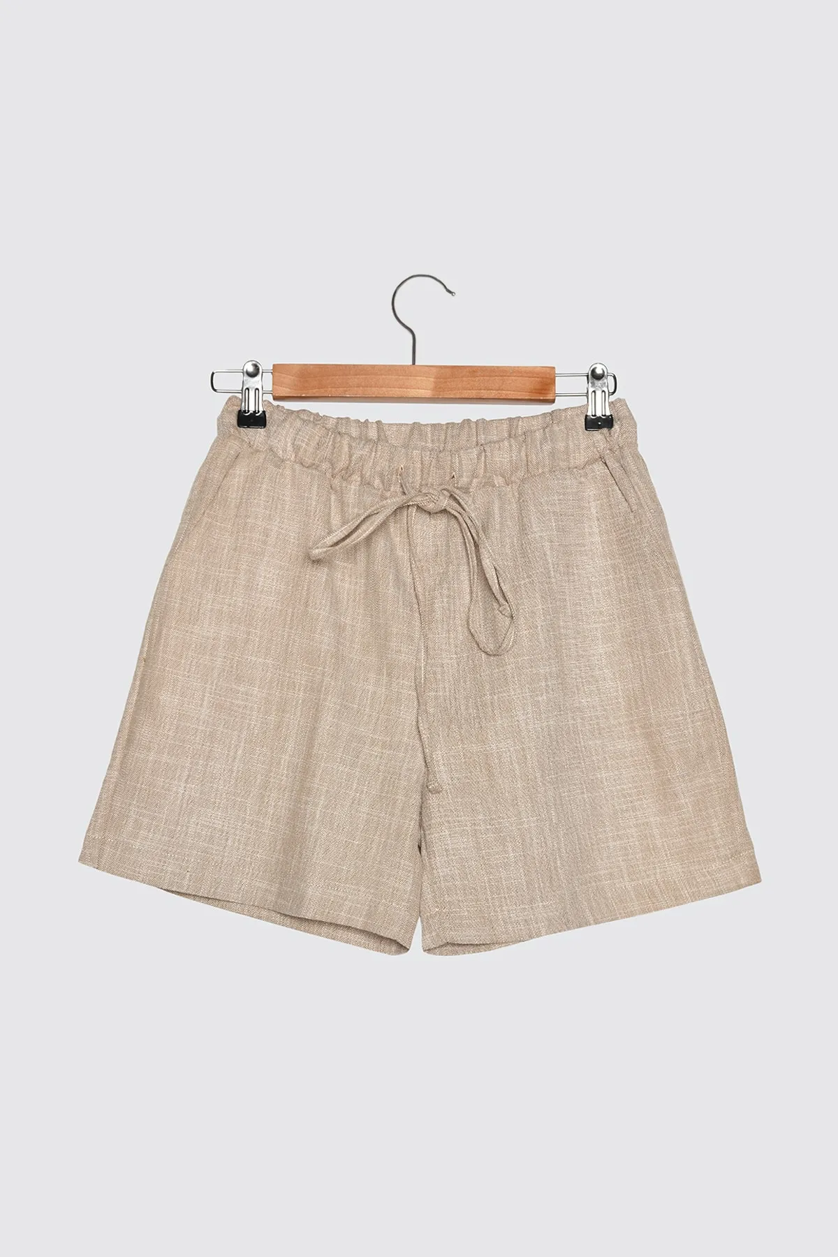 Trendyol Collection  Verstellbare, gewebte Shorts in Leinenoptik in Stone-Taille TWOSS21SR0191