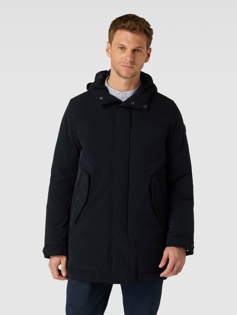 Daunenjacke mit Label-Patch in schwarz