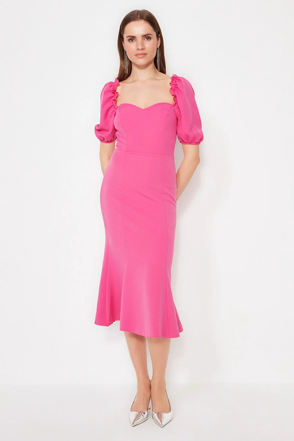 Trendyol Collection  Fuchsiafarbenes Abendkleid mit Kragen und Ausschnitt TPRSS21EL0053