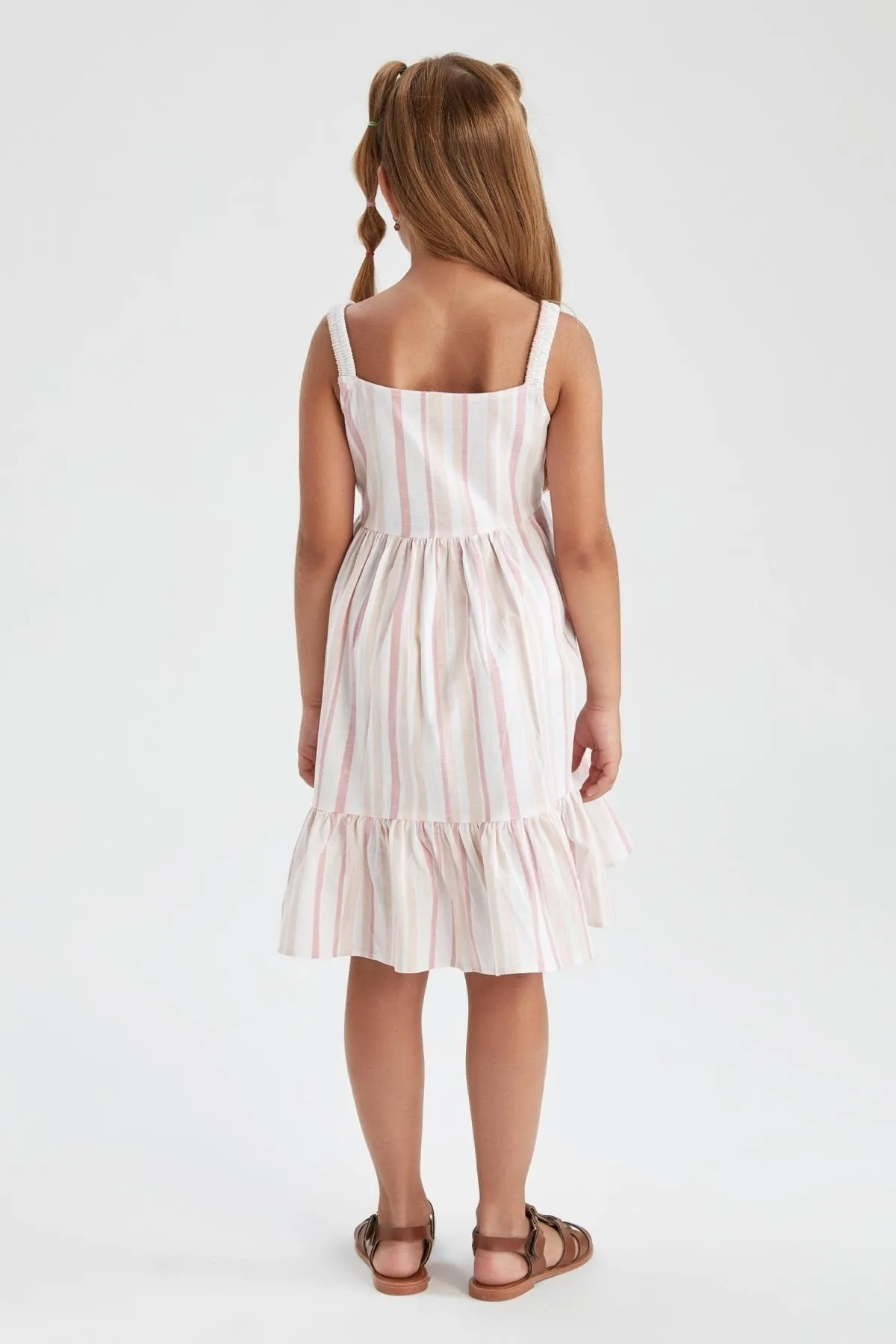 DeFacto  Mädchen-Sommerkleid in normaler Passform mit gestreiften Volantträgern und Leinenoptik