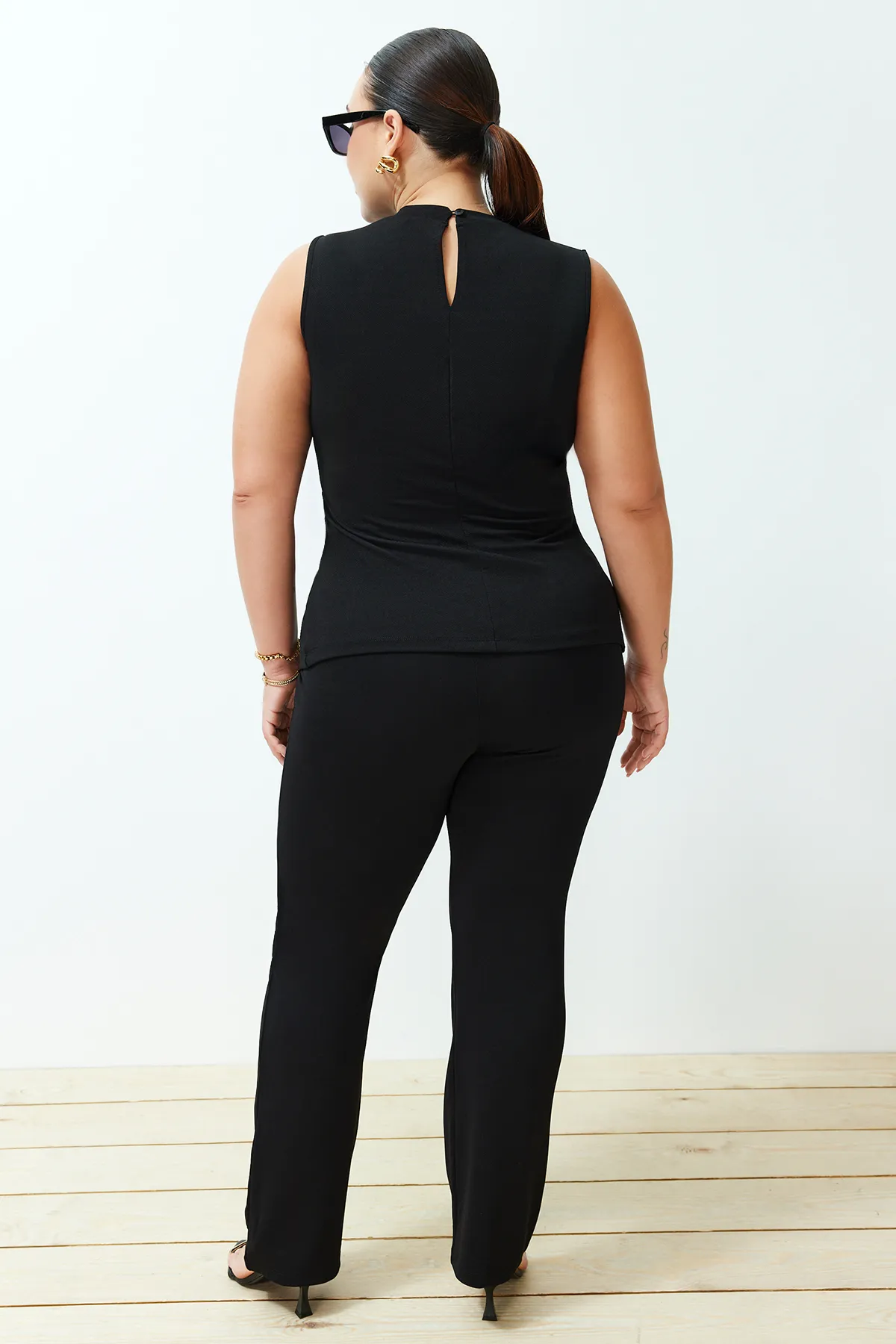 Trendyol Curve  Set aus schwarzem, geschlitztem, detailliertem Strickober- und -unterteil TBBSS24CP00001