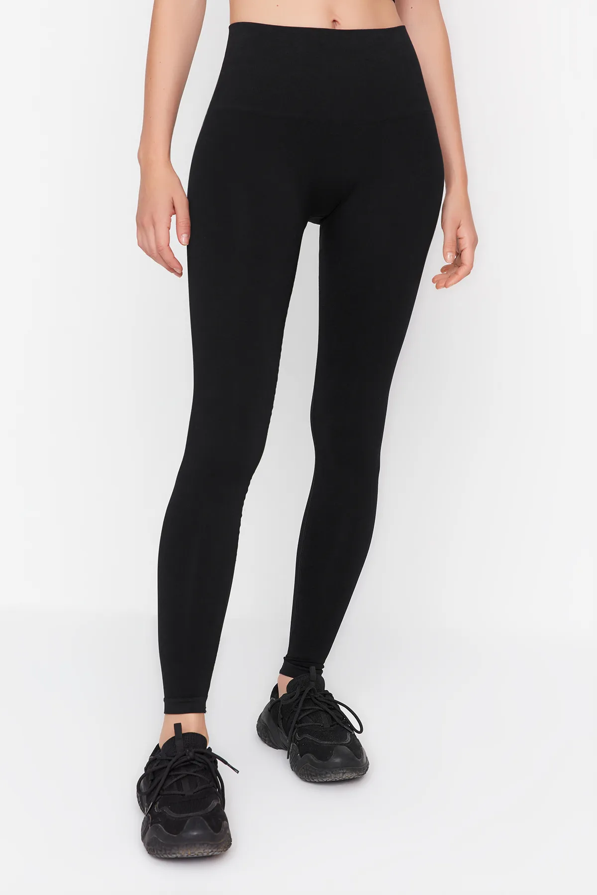 Trendyol Collection  Schwarze nahtlose/nahtlose Recovery-Strick-Sportstrumpfhose in voller Länge TWOAW23TY00027