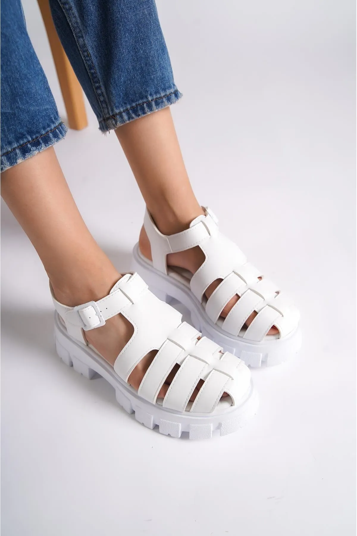 Capone Outfitters  Capone Gladiator-Sandalen mit dicker Sohle in Weiß für Damen
