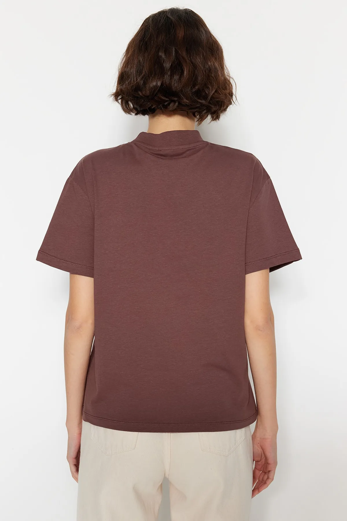 Trendyol Collection  Braun-Beige 2er-Pack Basic-Strick-T-Shirts mit Stehkragen aus 100 % Baumwolle TWOSS20TS1500