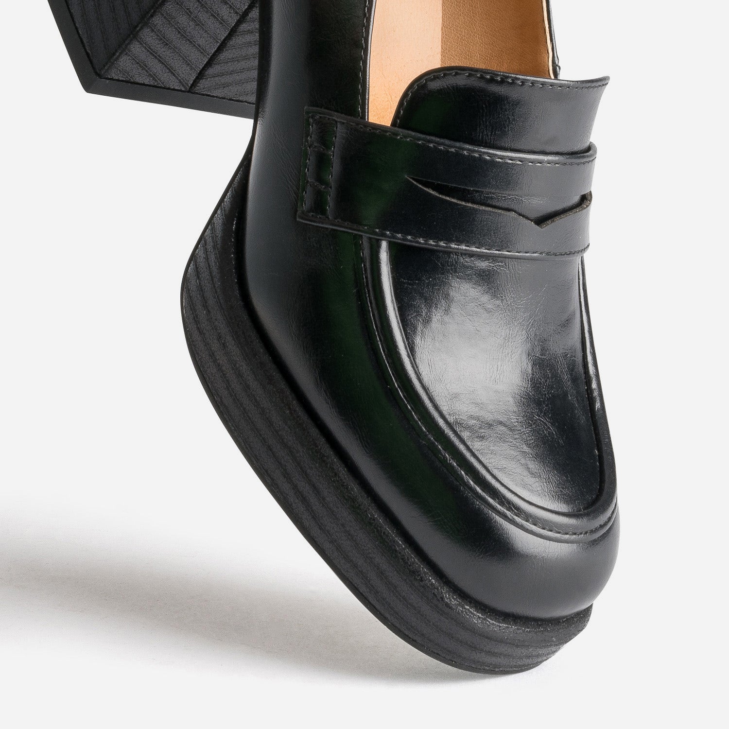 Mocassin noir à talon et plateforme