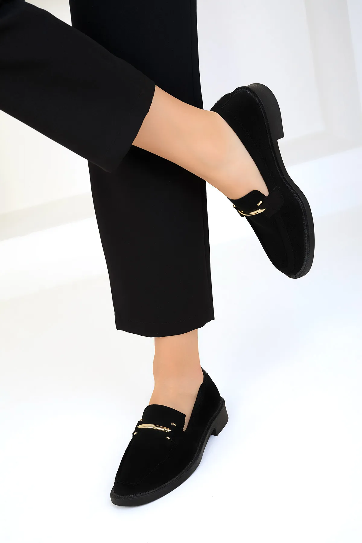 SOHO  Schwarze Wildleder-Gold Damen Freizeitschuhe 18339
