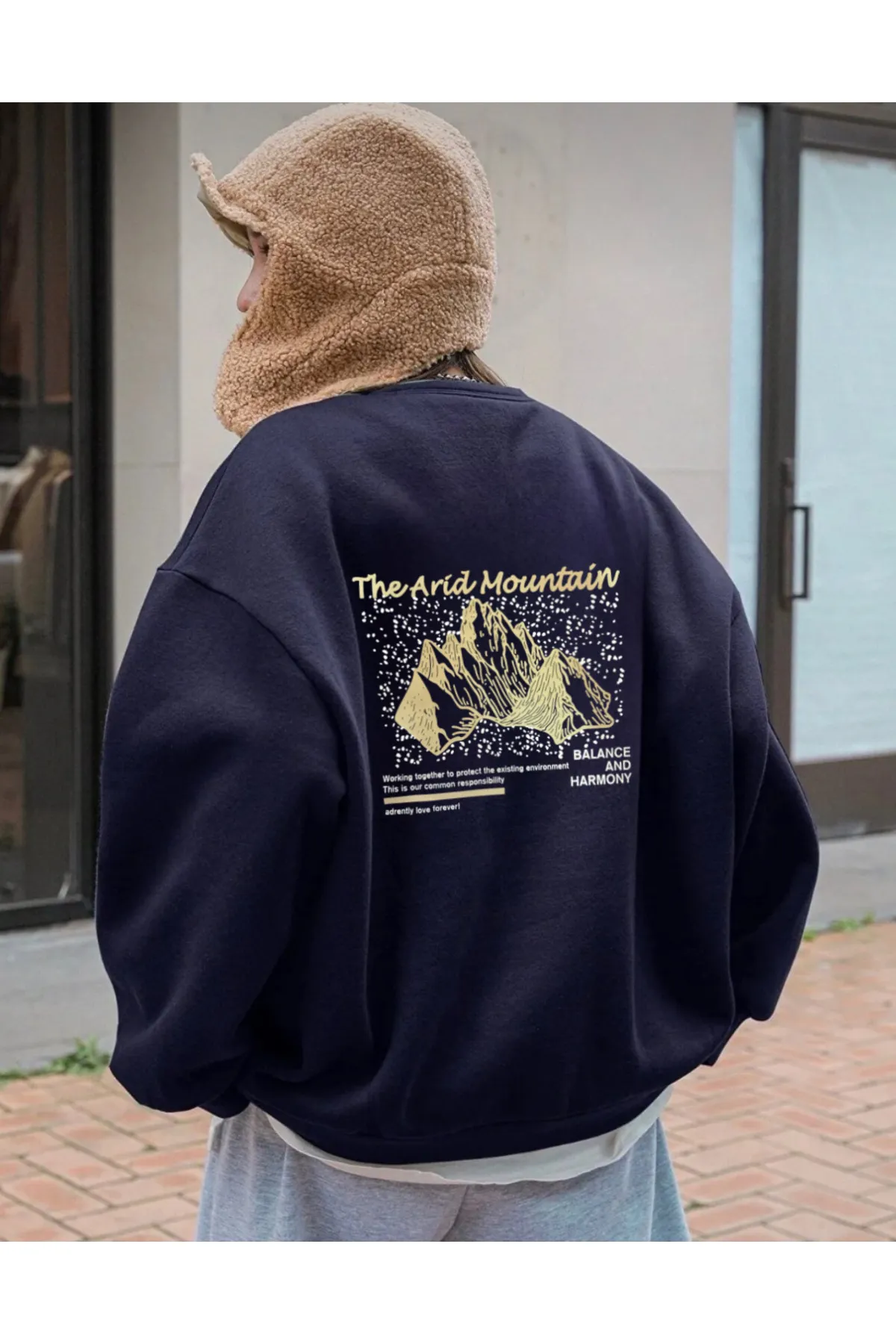My Blog  Unisex-Oversize-Sweatshirt mit Arid-Mountain-Print in Marineblau
