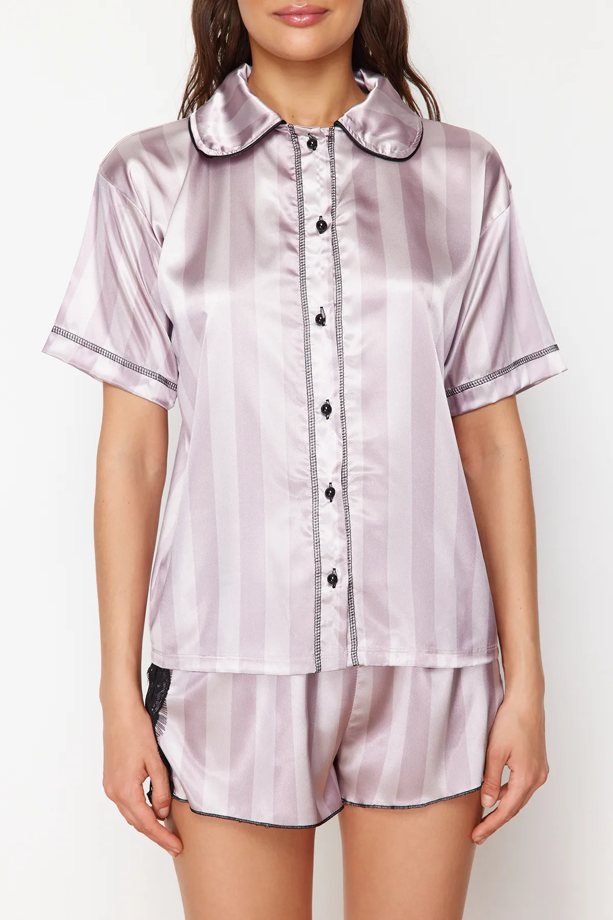 Trendyol Collection  Lila-mehrfarbig gestreiftes Pyjama-Set aus gewebtem Satin THMSS24PT00324