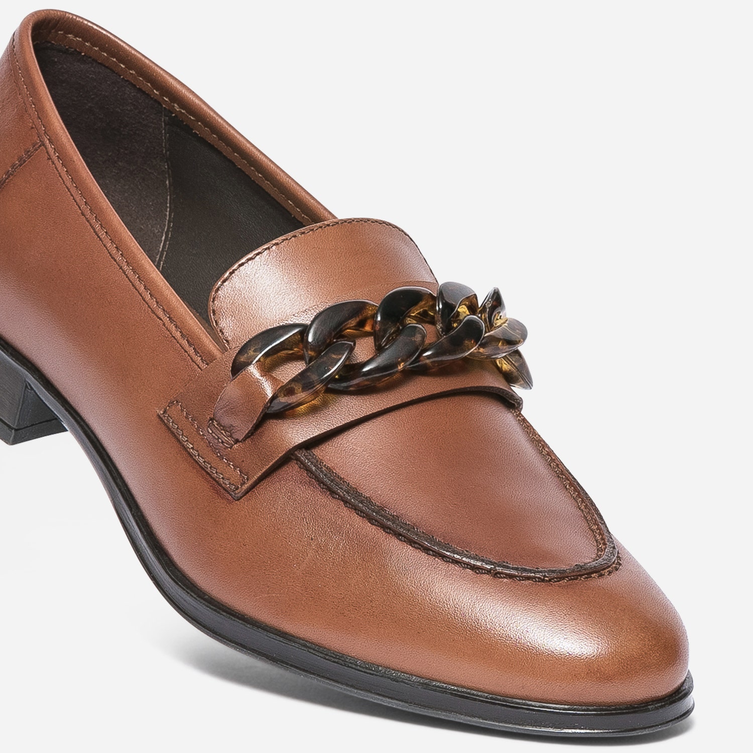 Mocassin cognac en cuir à chaîne