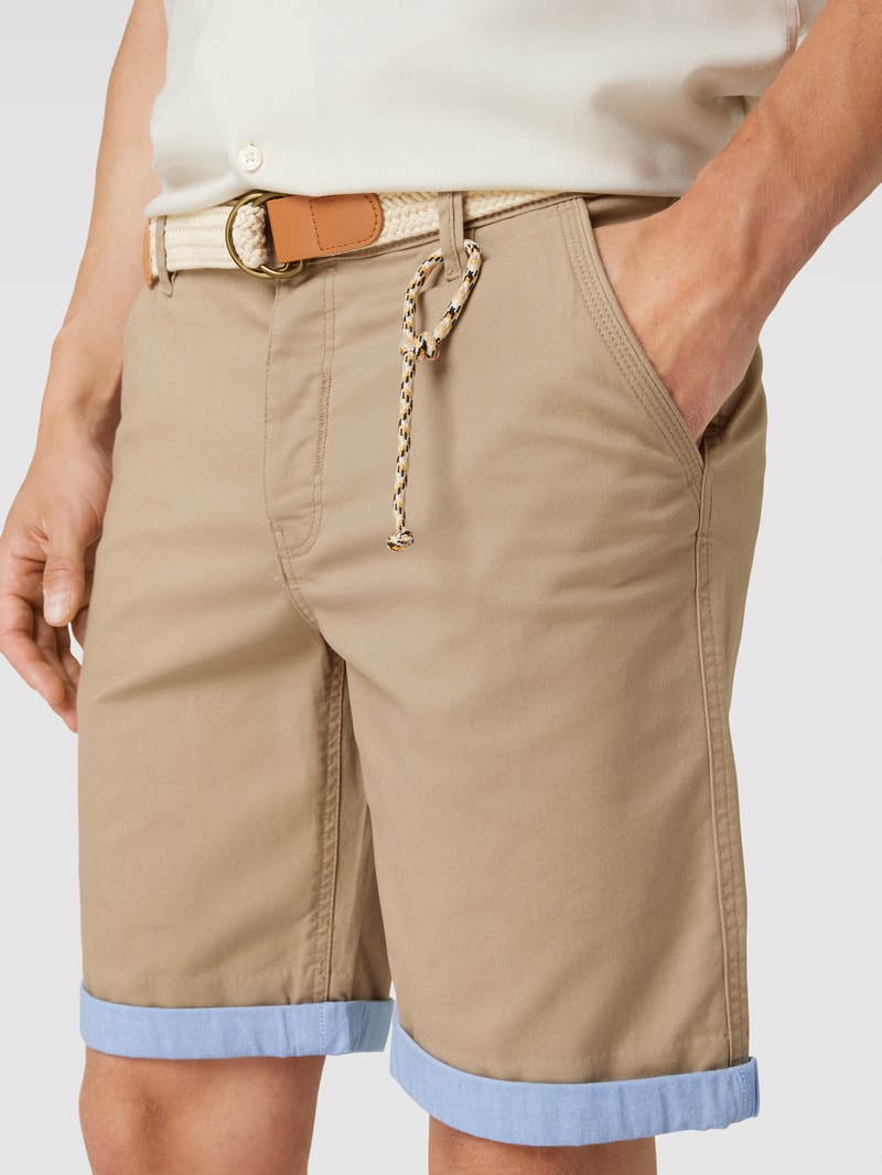 Chinoshorts mit französischen Eingrifftaschen in beige
