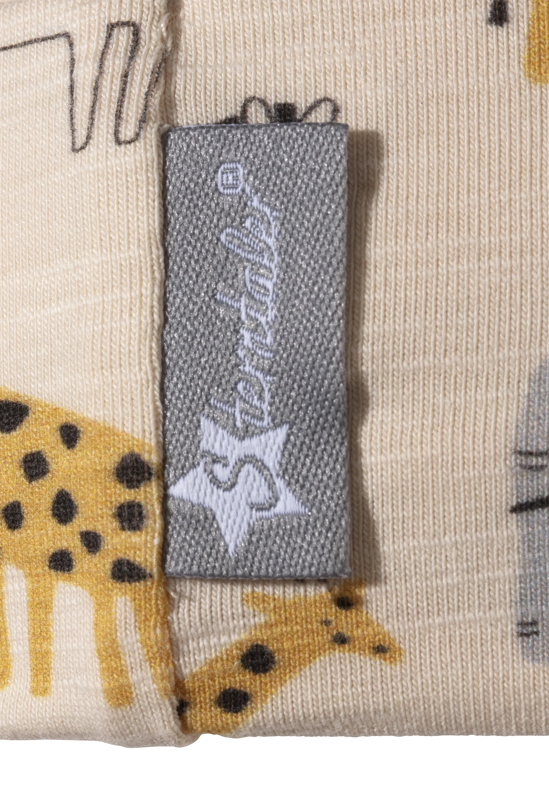 Beanie bedruckt mit Safari-Tieren in beige