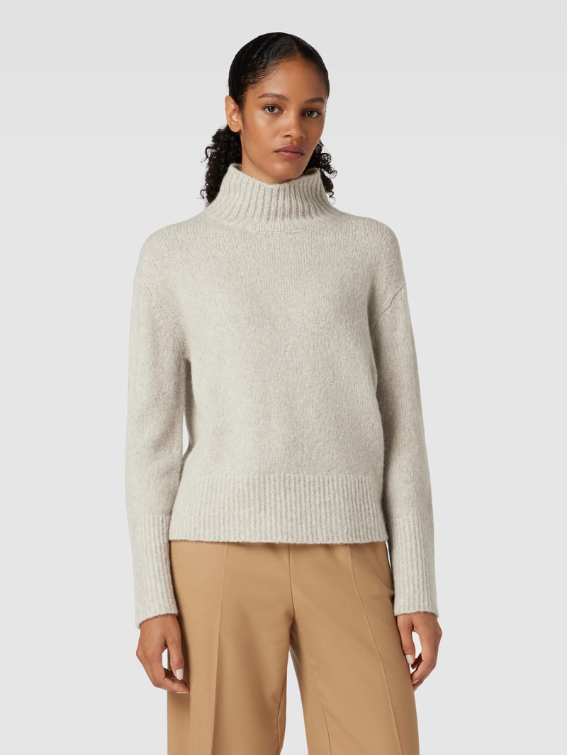 Strickpullover mit Turtleneck in stein