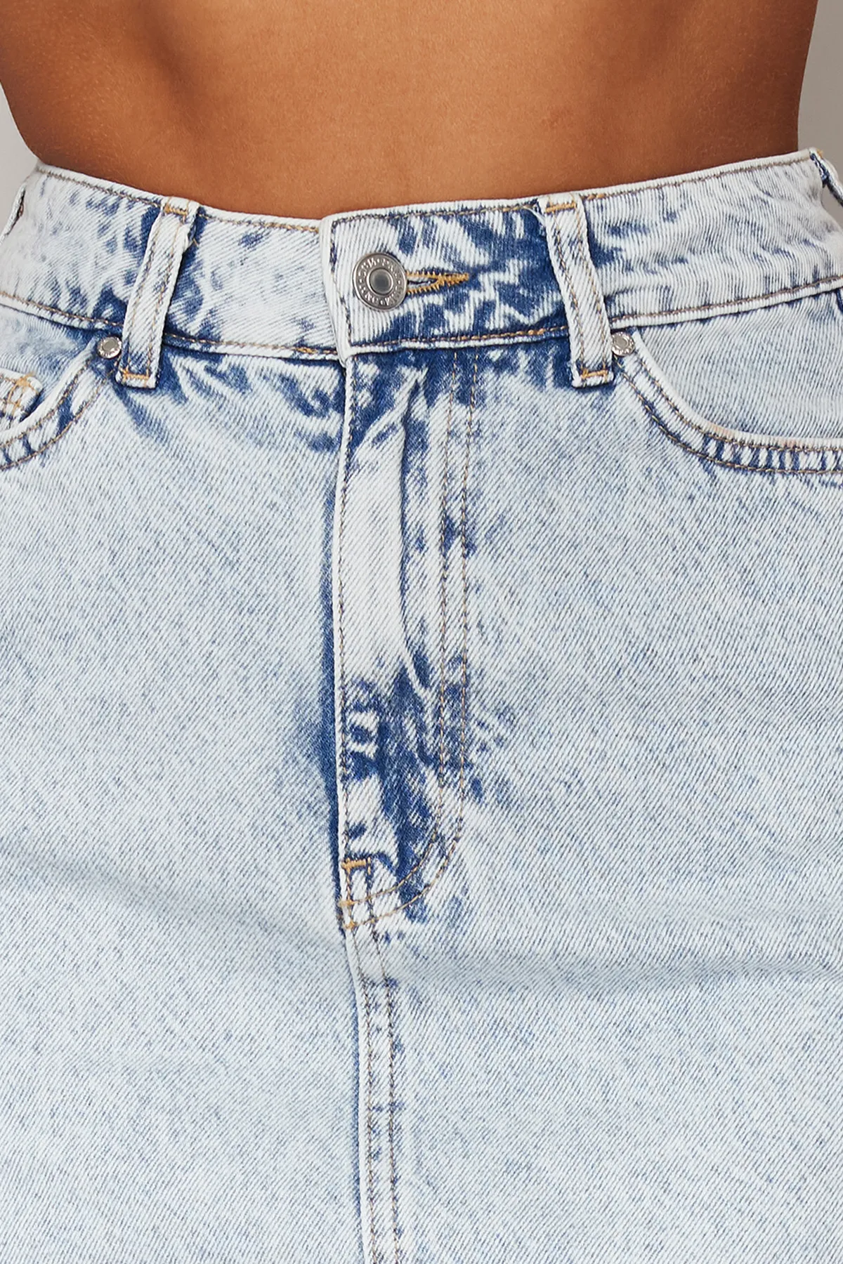 Trendyol Collection  Hellblauer Mini-Jeansrock mit hoher Taille TWOSS24ET00074