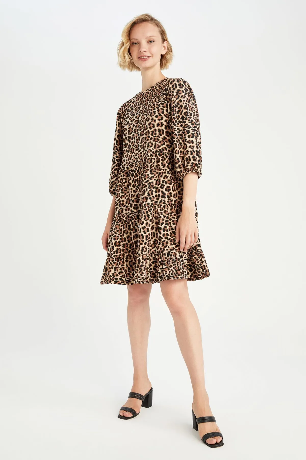 DeFacto  Strukturiertes Minikleid aus Seersucker mit Leopardenmuster und Rundhalsausschnitt und Ballonärmeln Y7044az22hs