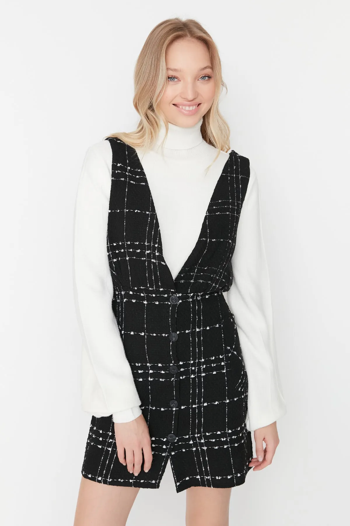 Trendyol Collection  Schwarzes gewebtes Mini-Westenkleid mit V-Ausschnitt TWOAW21EL0319