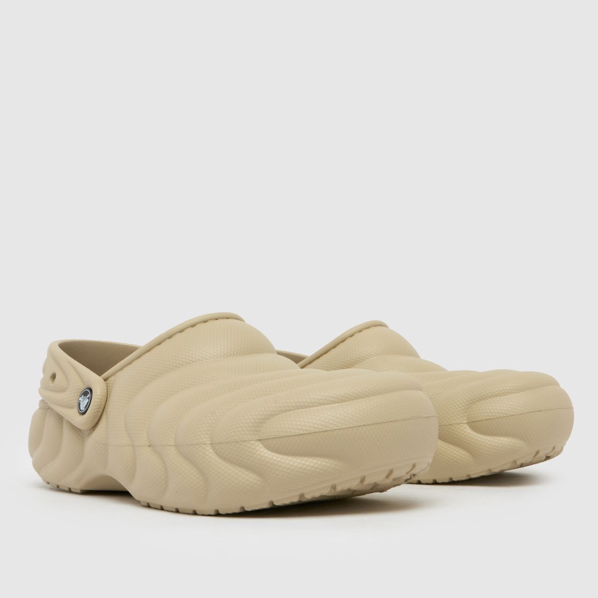 Crocs Classic Lined overpuff klumpa szandál bézs színben
