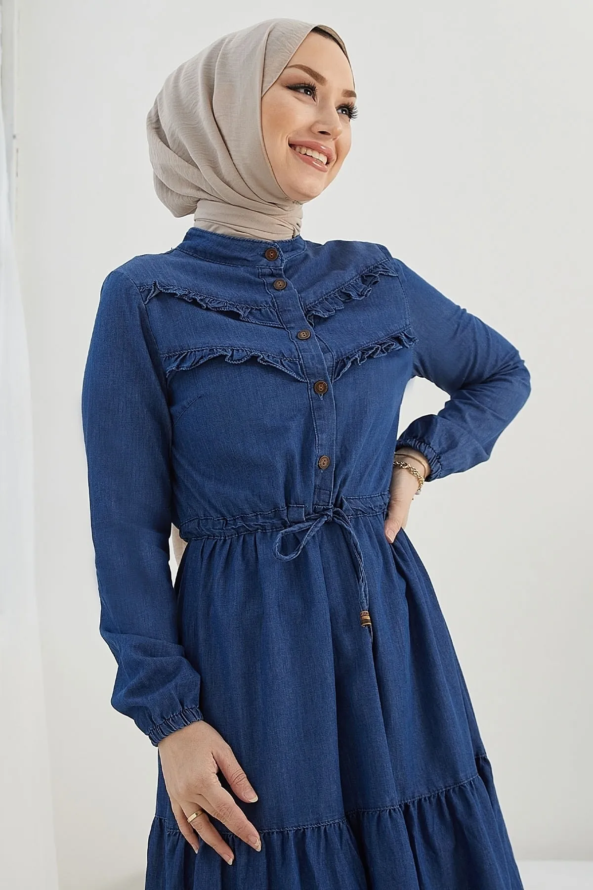 InStyle  Rüschendetailliertes Jeanskleid – Dunkelblau