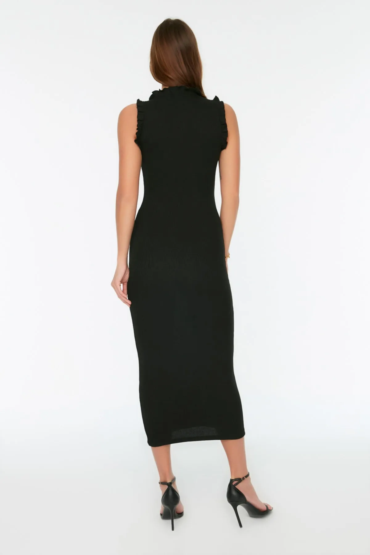 Trendyol Collection  Schwarzes, geripptes, figurbetontes Midi-Bleistiftkleid aus Stretch-Strick mit Rüschendetail TWOSS22EL1569