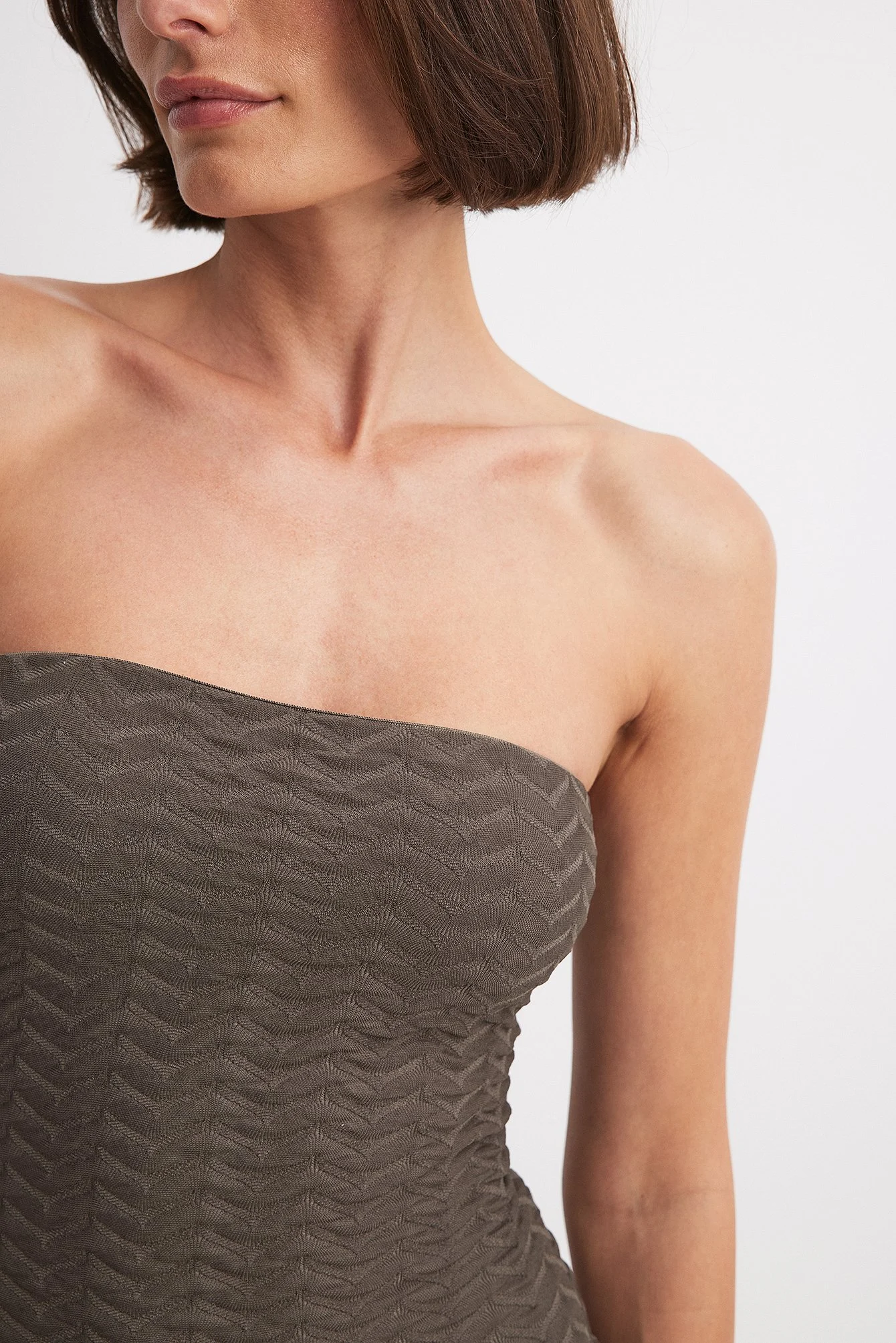 Strukturiertes Röhrenkleid