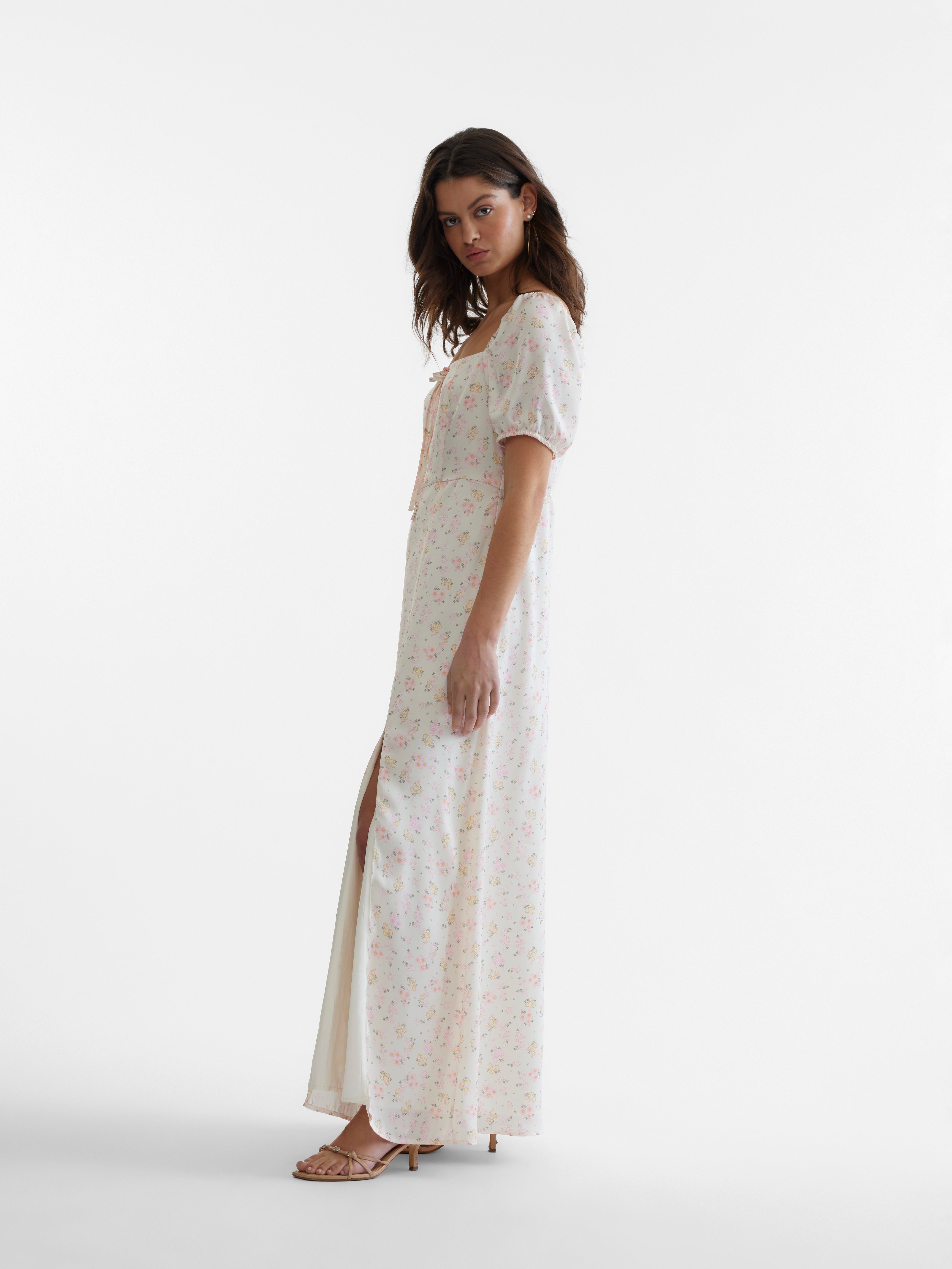 SOMETHINGNEW Styled by; Claudia Bhimra  Langes Kleid