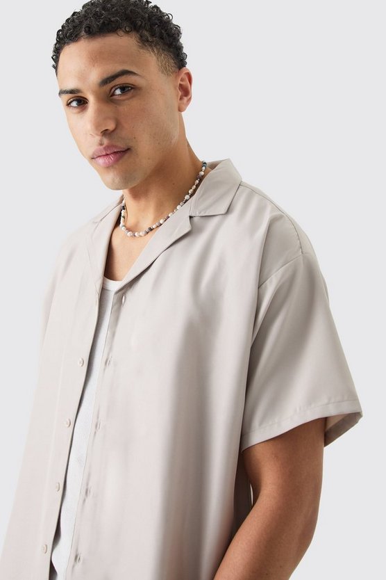 Kurzärmliges kastiges Twill Hemd und Shorts