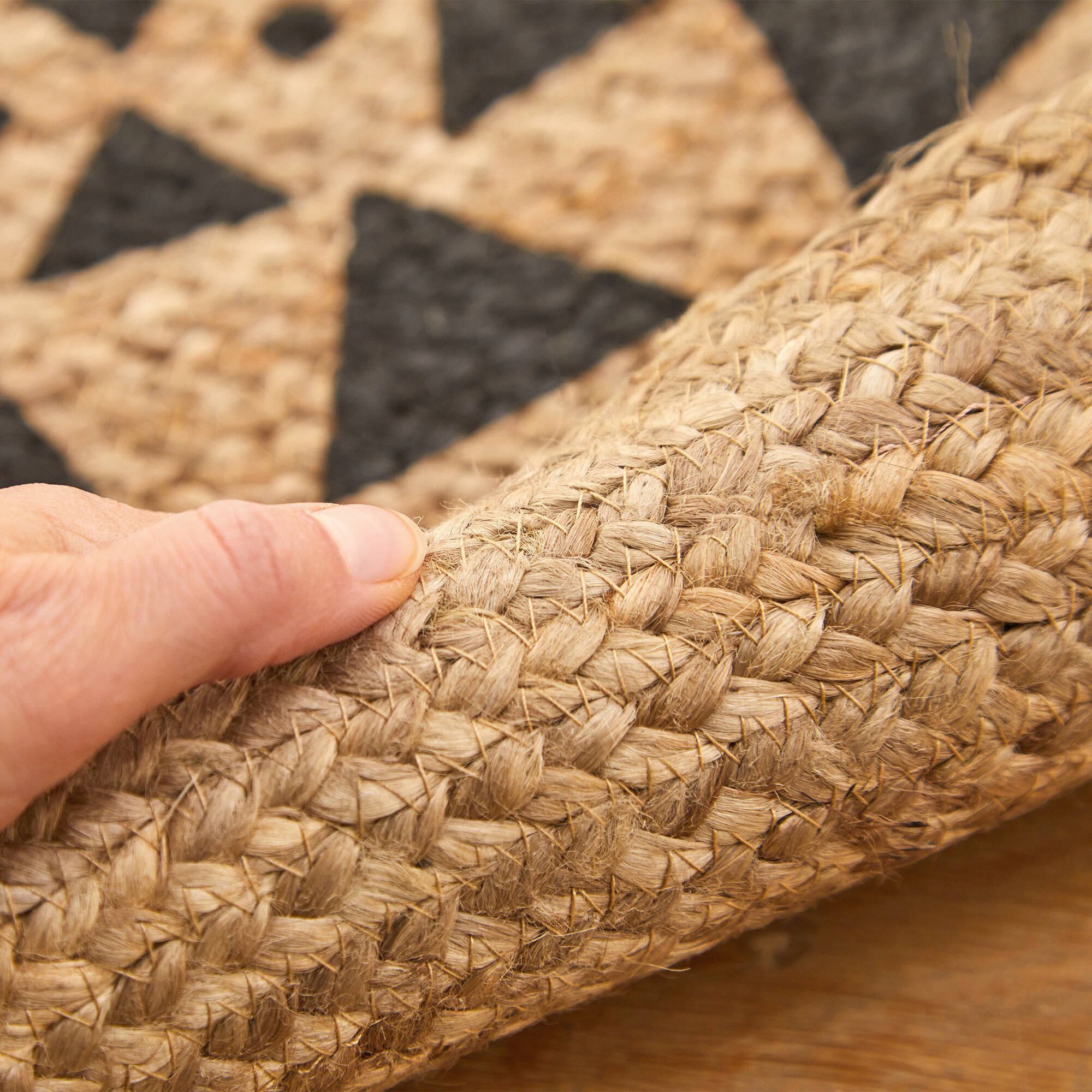 Tapis rond en jute imprimé noir