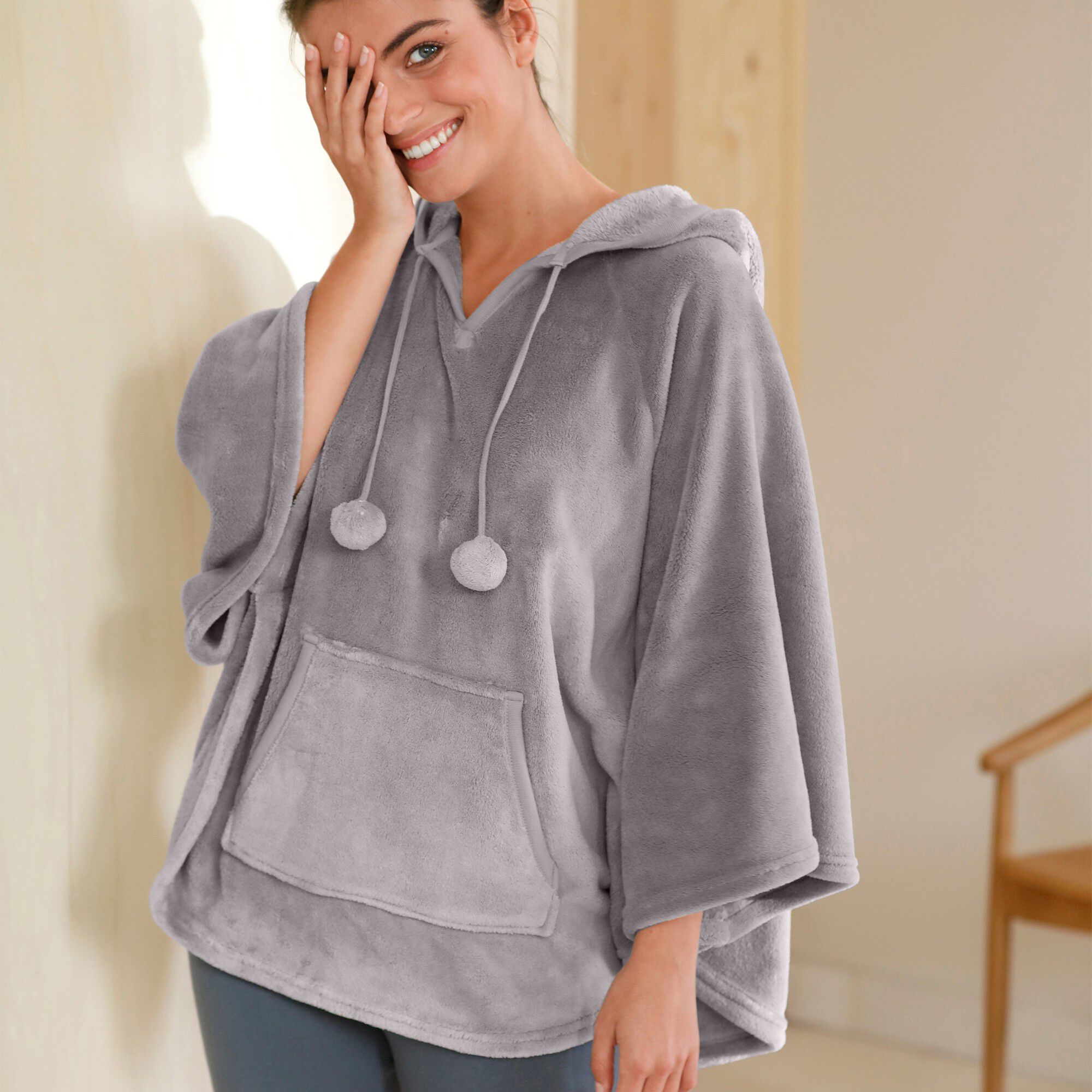 Poncho à capuche, maille polaire toucher peluche