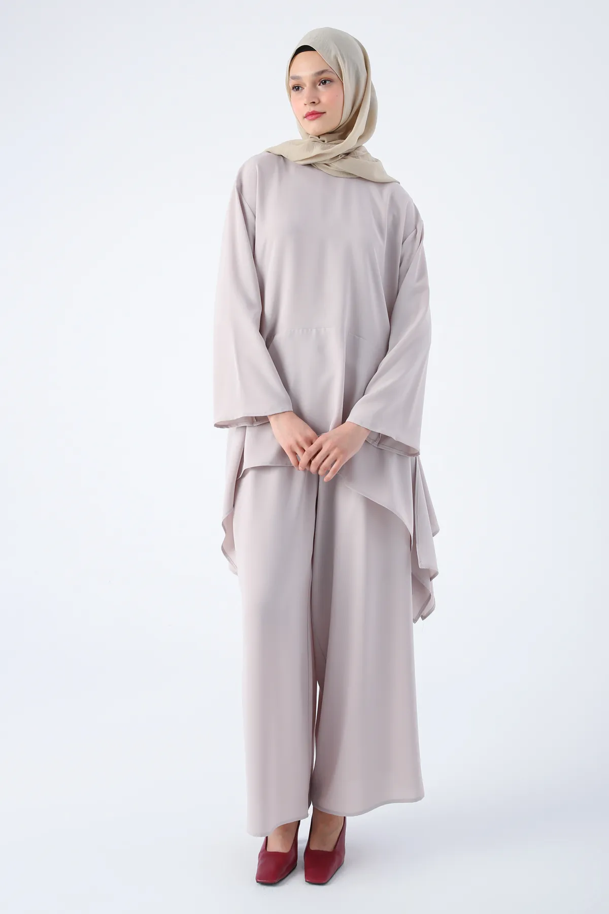 ALLDAY  Lässiger Anzug mit asymmetrisch geschnittener Steintunika und Hose mit weitem Bein