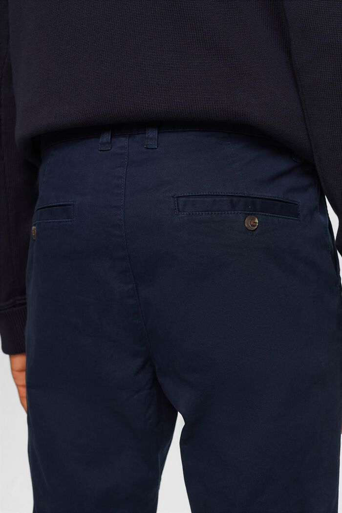 Chinohose mit schmalem Bein