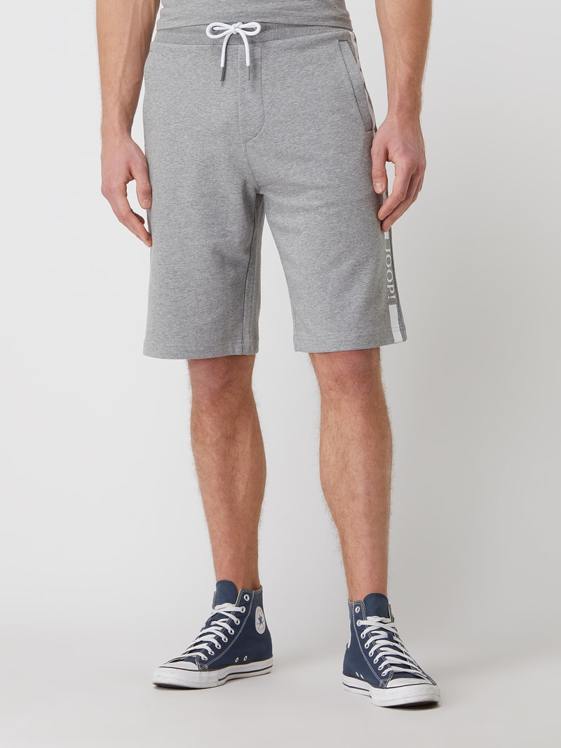 Sweatshorts mit Eingrifftaschen in silber
