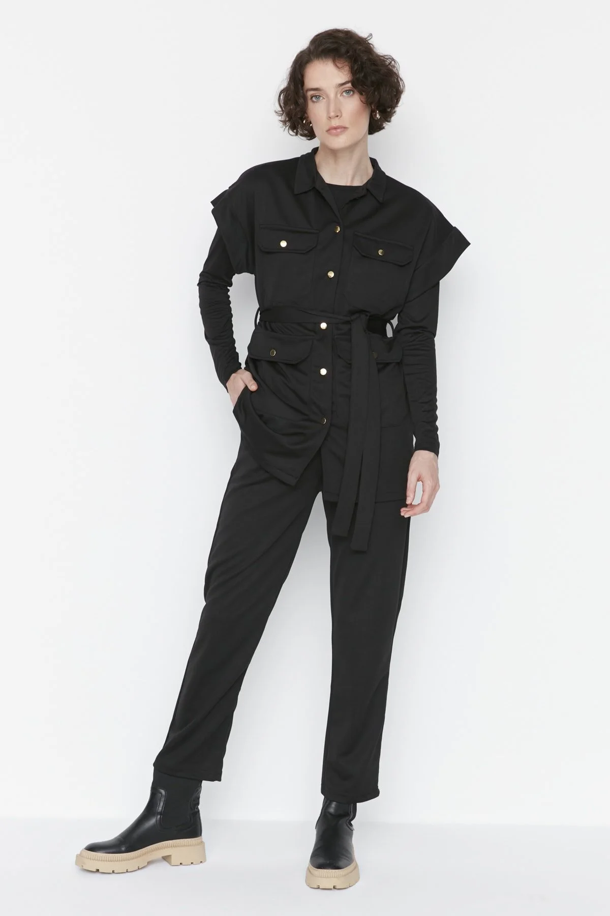 Trendyol Modest  Schwarzer Scuba-Westen-Hosen-Strickanzug mit Taillenschnürung TCTAW23US00167