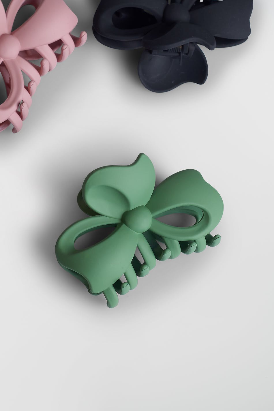 Camilla bow hair clip