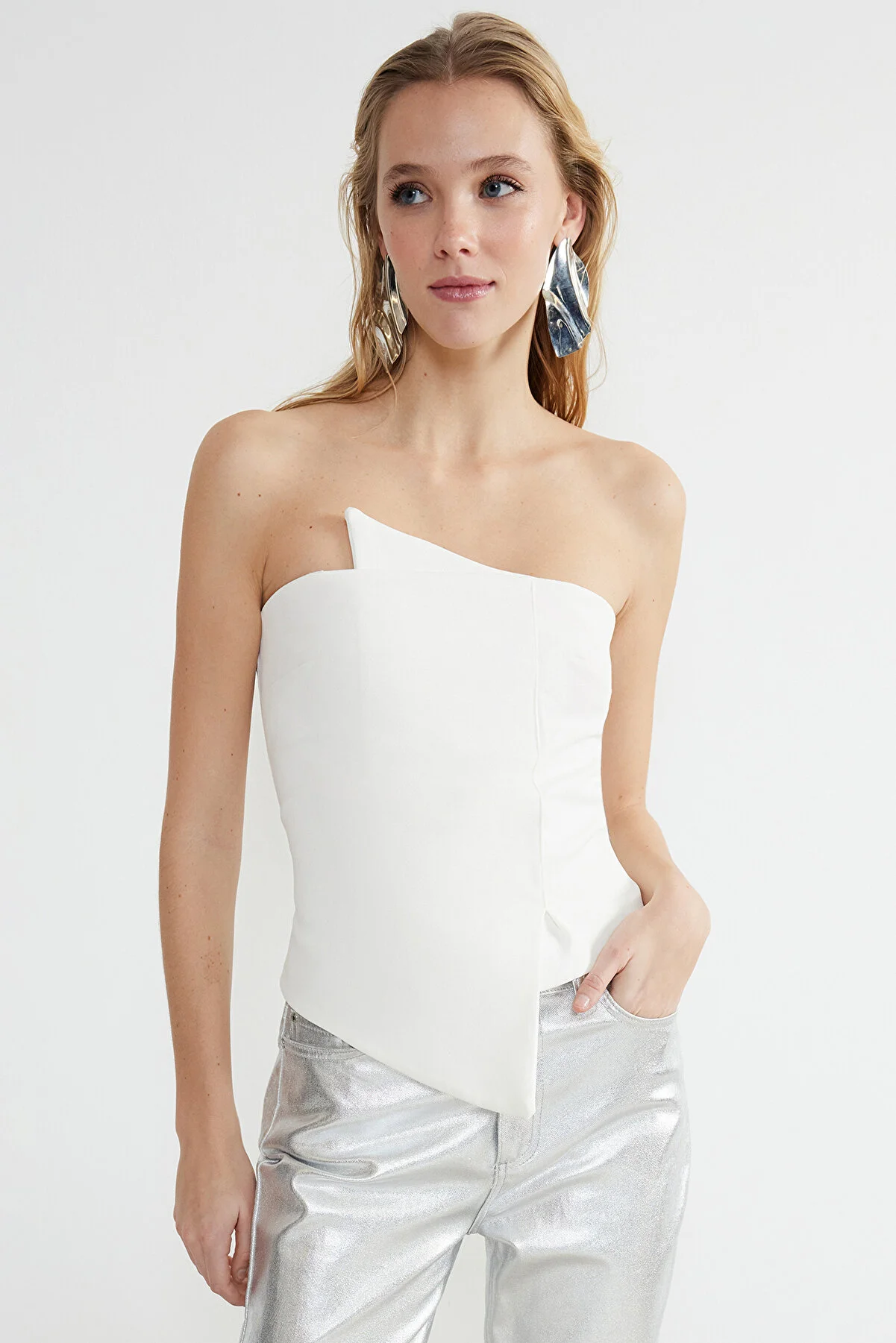 Trendyol Collection  Weißes, körperbetontes, gewebtes Braut-Bustier TPRSS24BZ00008