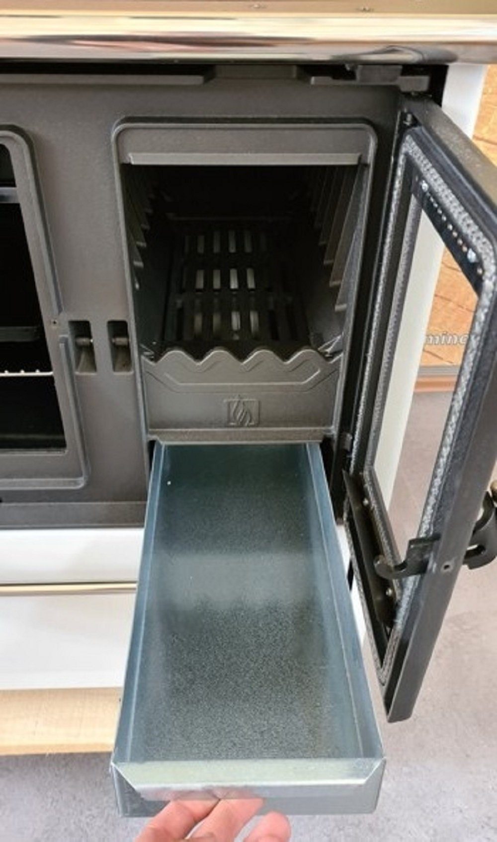 Plamen Festbrennstoffherd 850 weiß, linke Version, 8,00 kW