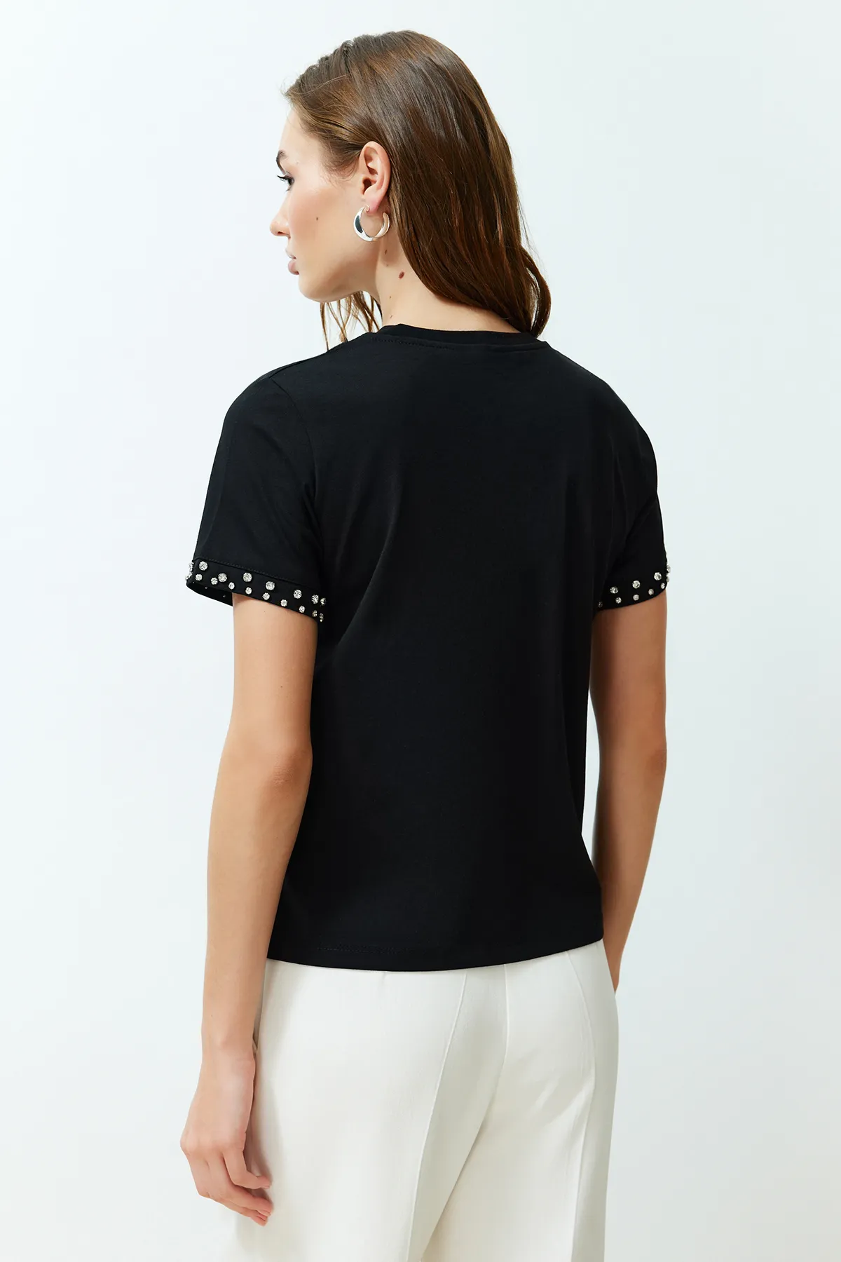 Trendyol Collection  Black Stone Accessoire Detailliertes Strick-T-Shirt mit regulärem Muster TWOSS24TS00070