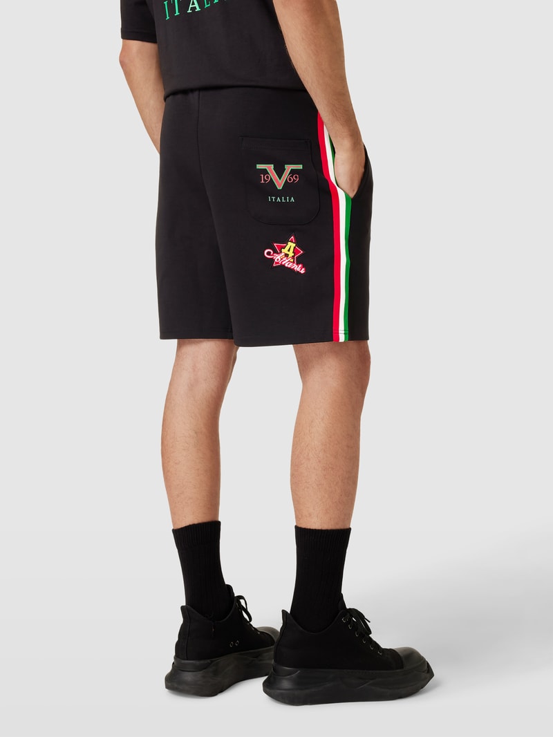 Sweatshorts mit Kontraststreifen in schwarz