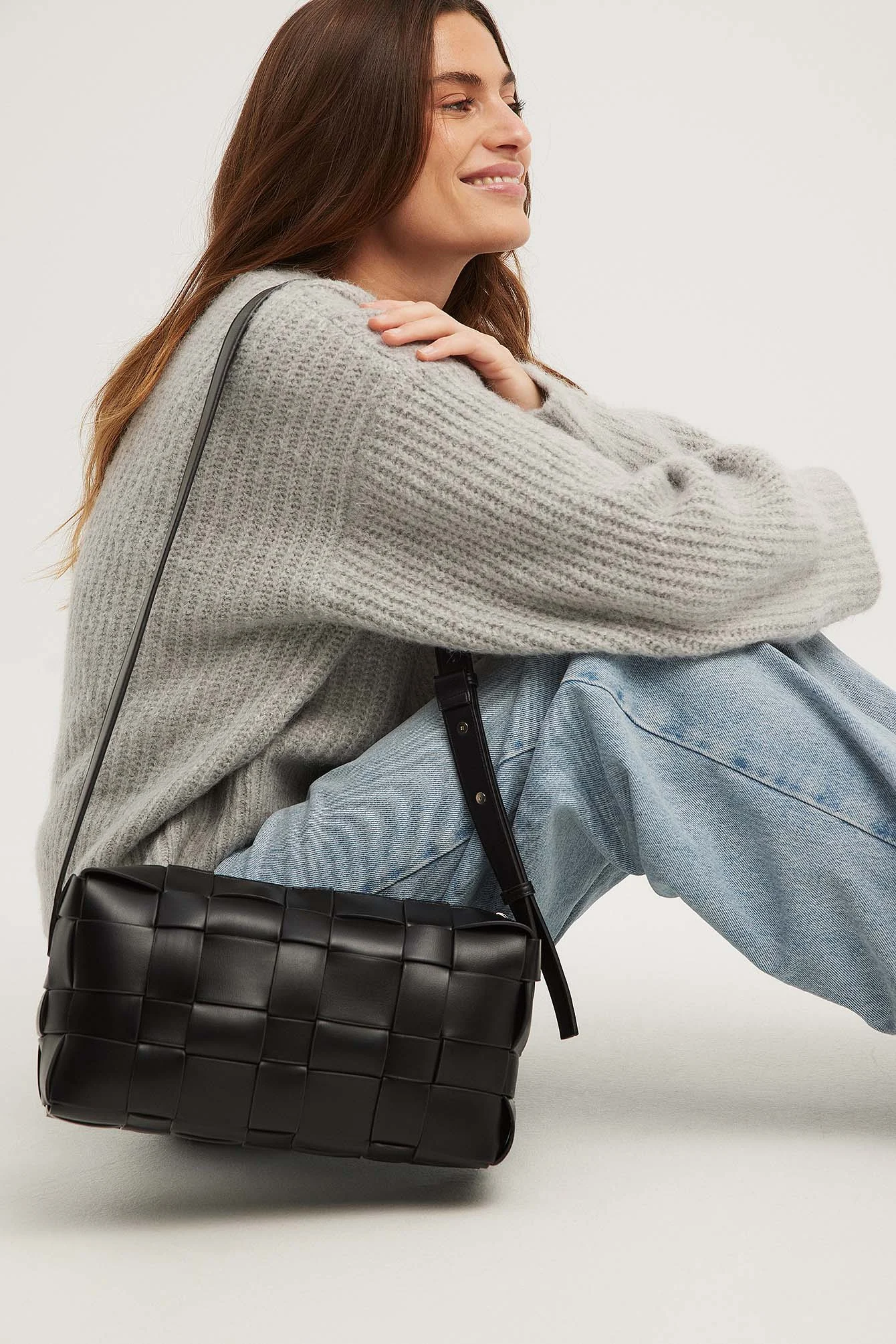Geflochtene boxy Crossbody-Tasche
