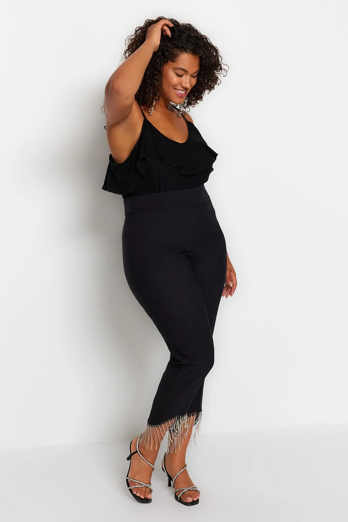 Trendyol Curve  Schwarze gewebte Hose mit Steindetail am Bein TBBSS23AR00041