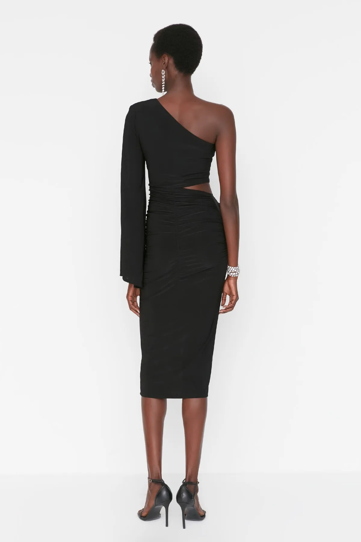 Trendyol Collection  Schwarzes, tailliertes, gestricktes, detailliertes, elegantes Abendkleid TPRSS21EL0181